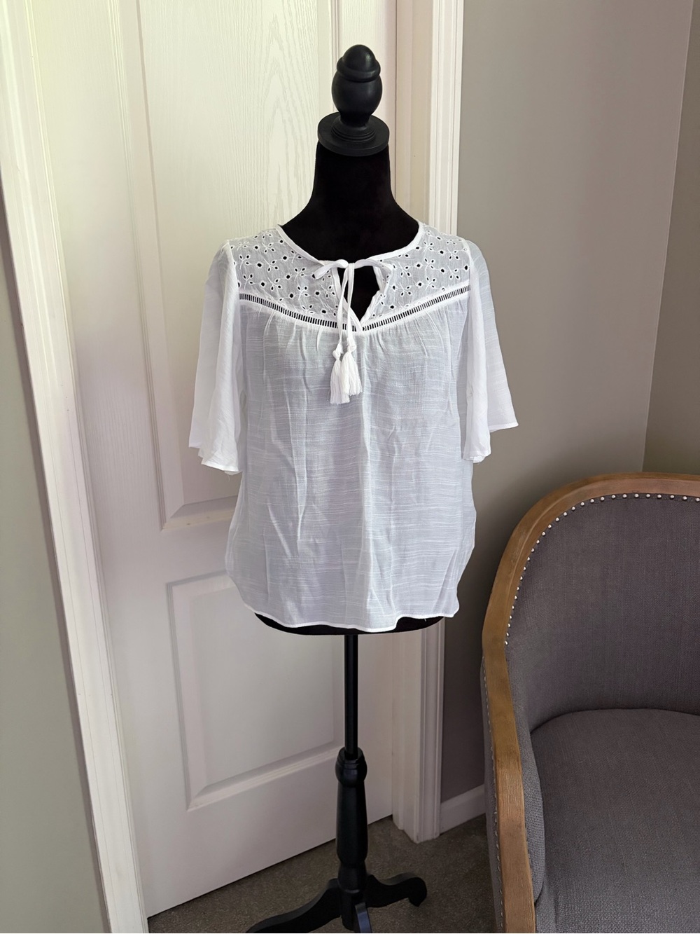 Zac & Rachel White Eyelet Tie-Front Peasant Blouse